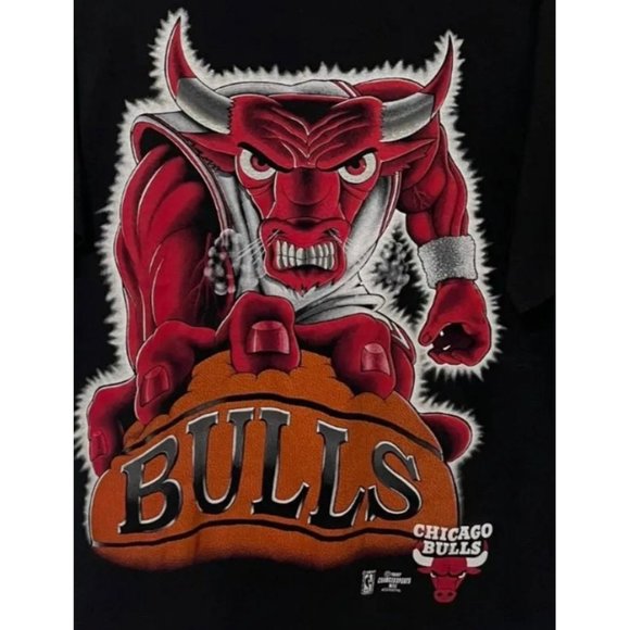 RARE Chicago Bulls NBA Licensed Glow in the Dark Raging Bull Vintage 90sT-shirt - Picture 2 of 5